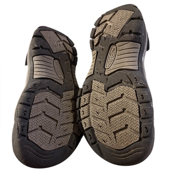 KEEN Newport H2 Water Sandals in a rainbow tie-dye pattern. Kids size 11. EUC - Picture 5 of 8